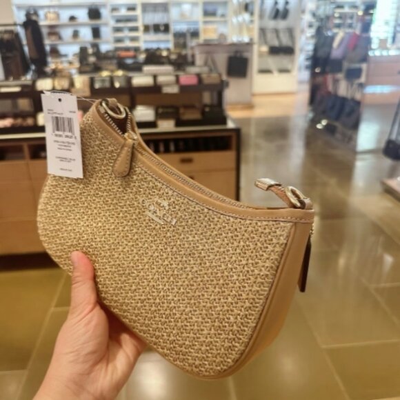 💅💅Coach Teri Shoulder Bag In Latte CR350 💅💅 - Picture 3 of 7